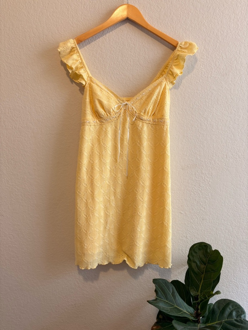 Wild Fable Women's Yellow Eyelet Flutter Sleeve Mini Ruffle Dress Size medium